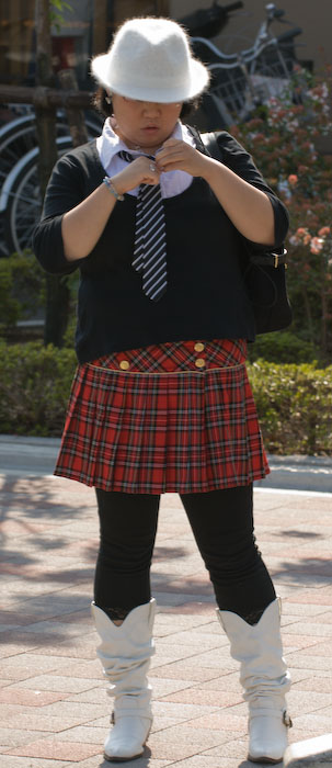 Japanese woman with a
severe lack of style sense, wearing the most grotesquely comical
combination of clothes