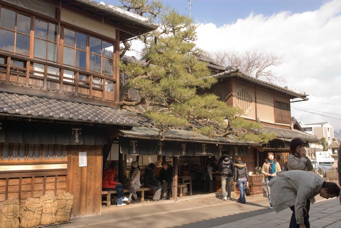 Unassuming Shop -- Kyoto, Japan -- Copyright 2007 Jeffrey Eric Francis Friedl, http://regex.info/blog/