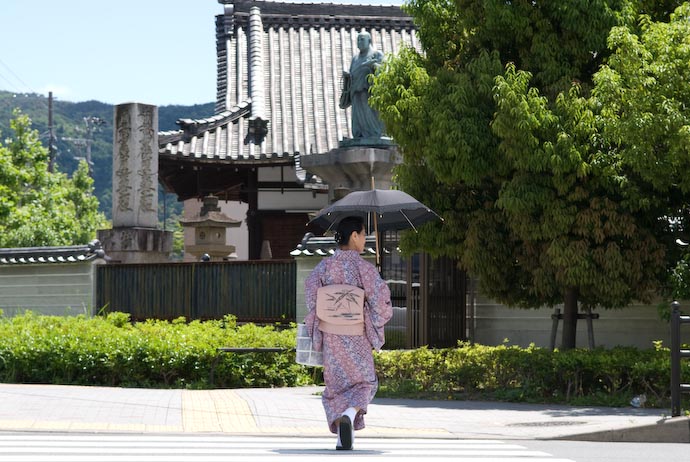 Having a Stroll in Kyoto -- Kyoto, Japan -- Copyright 2007 Jeffrey Eric Francis Friedl, http://regex.info/blog/
