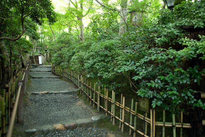 Path up to the Entrance -- Kyoto, Japan -- Copyright 2007 Jeffrey Eric Francis Friedl, http://regex.info/blog/
