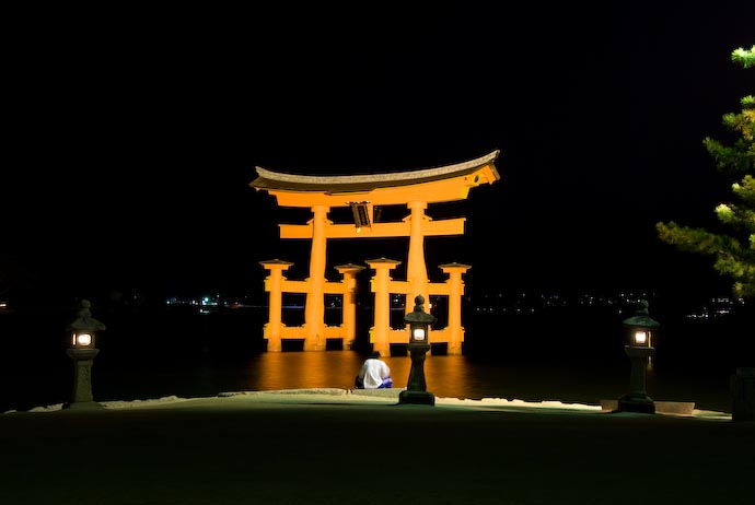 Enjoying the View Main Gate of the Itsukushima Shrine, Miyajima, Japan -- Miyajima, Hiroshima, Japan -- Copyright 2007 Jeffrey Eric Francis Friedl