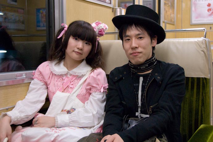 &#8220;Gosurori&#8221; Couple on a Train -- Kyoto, Japan -- Copyright 2007 Jeffrey Eric Francis Friedl, http://regex.info/blog/
