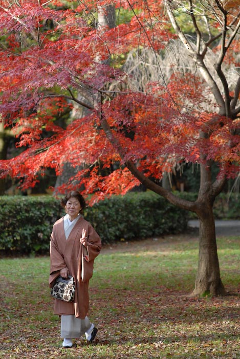 Taking Advantage of the Momentary Sun -- Kyoto, Japan -- Copyright 2007 Jeffrey Eric Francis Friedl, http://regex.info/blog/