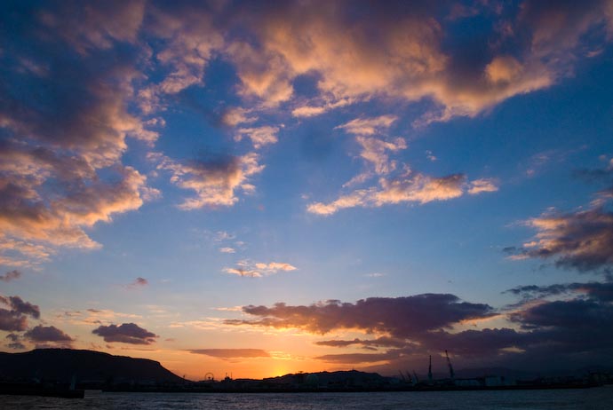 The Moment of Sunrise -- Takamatu, Kagawa, Japan -- Copyright 2007 Jeffrey Eric Francis Friedl, http://regex.info/blog/