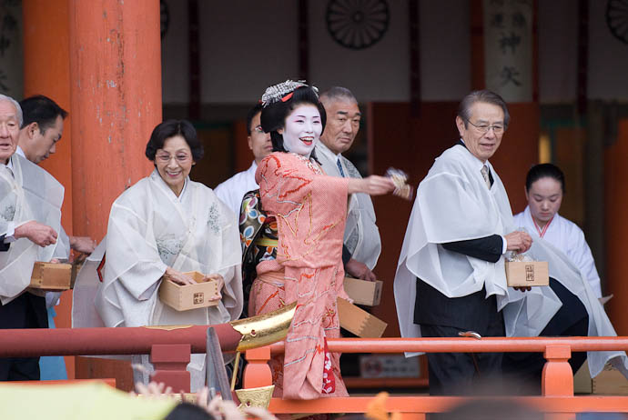 Dignitaries Throwing Beans V -- Kyoto, Japan -- Copyright 2008 Jeffrey Eric Francis Friedl, http://regex.info/blog/