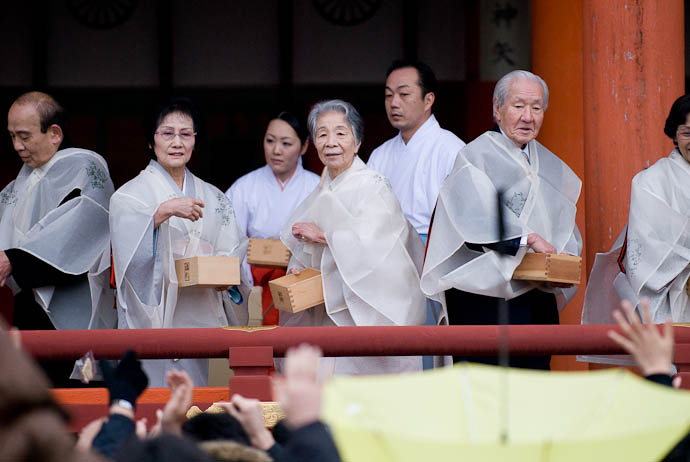 Dignitaries Throwing Beans III -- Kyoto, Japan -- Copyright 2008 Jeffrey Eric Francis Friedl, http://regex.info/blog/