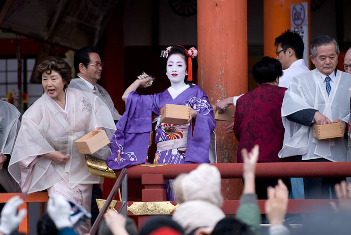 Dignitaries Throwing Beans IV -- Kyoto, Japan -- Copyright 2008 Jeffrey Eric Francis Friedl, http://regex.info/blog/