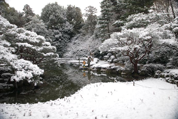Private Gardens -- Kyoto, Japan -- Copyright 2008 Jeffrey Eric Francis Friedl, http://regex.info/blog/