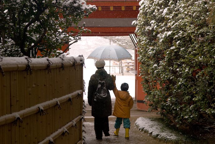 Exiting the Gardens -- Kyoto, Japan -- Copyright 2008 Jeffrey Eric Francis Friedl, http://regex.info/blog/