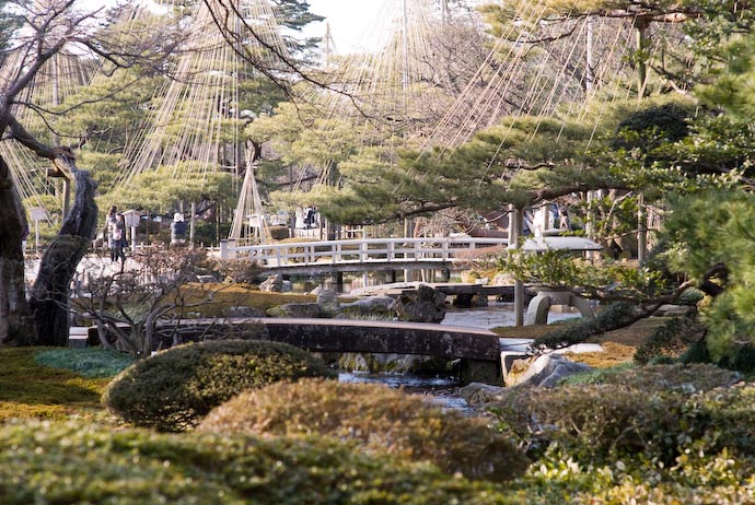 Lots Going On at the Kenrokuen Gardens -- Kanazawa-city, Ishikawa-ken, Japan -- Copyright 2008 Jeffrey Eric Francis Friedl, http://regex.info/blog/