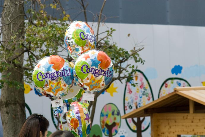 Balloons, Too -- Kyoto, Japan -- Copyright 2008 Jeffrey Eric Francis Friedl, http://regex.info/blog/
