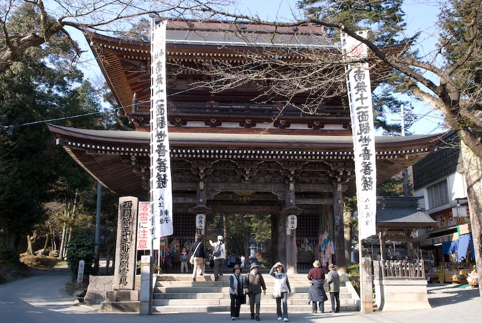 Entrance Gate, Tanigumisan Kegonji Temple Ibigun, Gifu Prefecture, Japan -- Ibigun, Gifu, Japan -- Copyright 2008 Jeffrey Eric Francis Friedl, http://regex.info/blog/