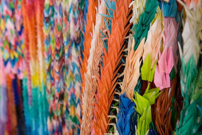 Ropes of Paper Cranes -- Ibigun, Gifu, Japan -- Copyright 2008 Jeffrey Eric Francis Friedl, http://regex.info/blog/