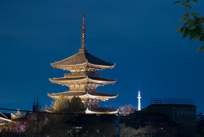 , f/6.3, ISO 320 &mdash; map & image data &mdash; nearby photos Old and New Pagoda and Tower Lightup -- Kyoto, Japan -- Copyright 2008 Jeffrey Eric Francis Friedl, http://regex.info/blog/