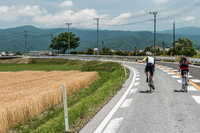 11:44 AM (+6h 17m) - 107 km (66.7 miles) taken while cycling at 20 kph (13 mph) -- Nagahama, Shiga, Japan -- Copyright 2015 Jeffrey Friedl, http://regex.info/blog/
