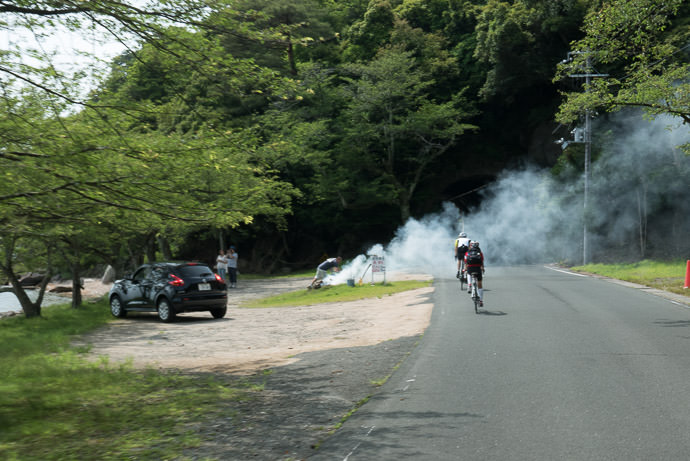 Annoying Japanese Habit 2:32 PM (+9h 6m) - 147 km (91.4 miles) taken while cycling at 25 kph (15 mph) -- Takashima, Shiga, Japan -- Copyright 2015 Jeffrey Friedl, http://regex.info/blog/
