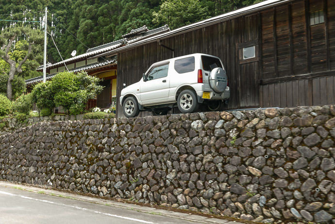 Precarious Parking not an inch to spare 9:37 AM (+3h 14m) - 45 km (28 miles) taken while cycling at 19 kph (12 mph) -- Kyoto, Japan -- Copyright 2015 Jeffrey Friedl, http://regex.info/blog/ -- This photo is licensed to the public under the Creative Commons Attribution-NonCommercial 4.0 International License http://creativecommons.org/licenses/by-nc/4.0/ (non-commercial use is freely allowed if proper attribution is given, including a link back to this page on http://regex.info/ when used online)