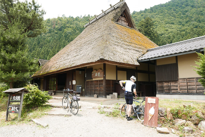 Snack Time! Miyama cafe &#8220; Saika &#8221; (美山 にあるカフェ 「彩花」) -- Miyama cafe Saika (美山にあるカフェ「彩花」) -- Nantan, Kyoto, Japan -- Copyright 2015 Jeffrey Friedl, http://regex.info/blog/