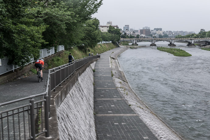 Heading Down to the Kamo River 7:38 AM (+9 min) - 2.8 km (1.8 miles) taken while cycling at 14 kph (9 mph) -- Kyoto, Japan -- Copyright 2015 Jeffrey Friedl, http://regex.info/blog/
