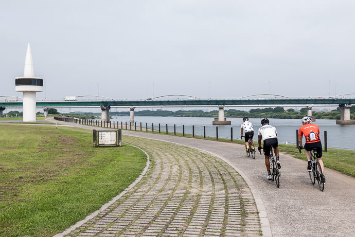 8:33 AM (+1h 4m) - 29 km (18.0 miles) taken while cycling at 25 kph (16 mph) -- Hirakata, Osaka, Japan -- Copyright 2015 Jeffrey Friedl, http://regex.info/blog/