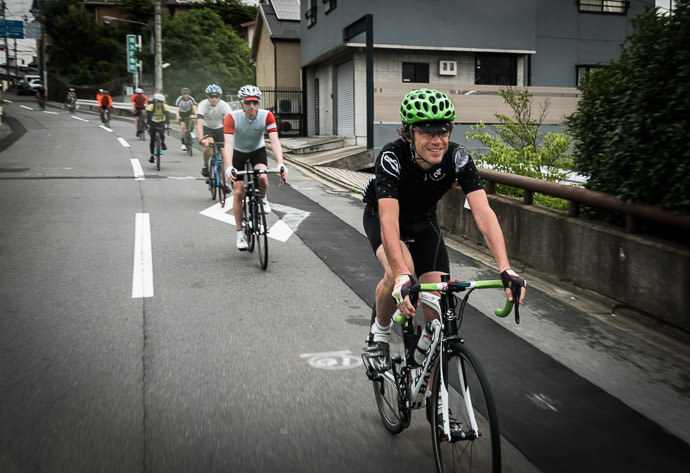 Leading the Parade 6:45 AM (+29 min) - 10 km (6.3 miles) -- Kyoto, Japan -- Copyright 2015 Jeffrey Friedl, http://regex.info/blog/