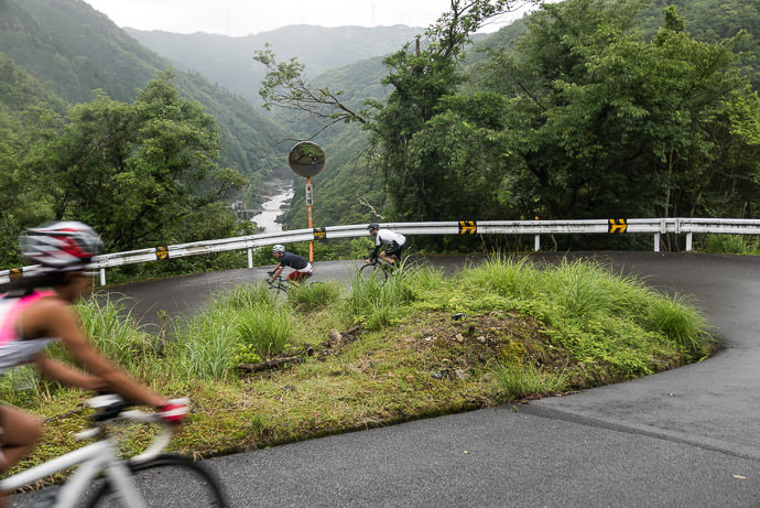 Careful Descent 7:09 AM (+53 min) - 16 km (9.9 miles) -- Kyoto, Japan -- Copyright 2015 Jeffrey Friedl, http://regex.info/blog/
