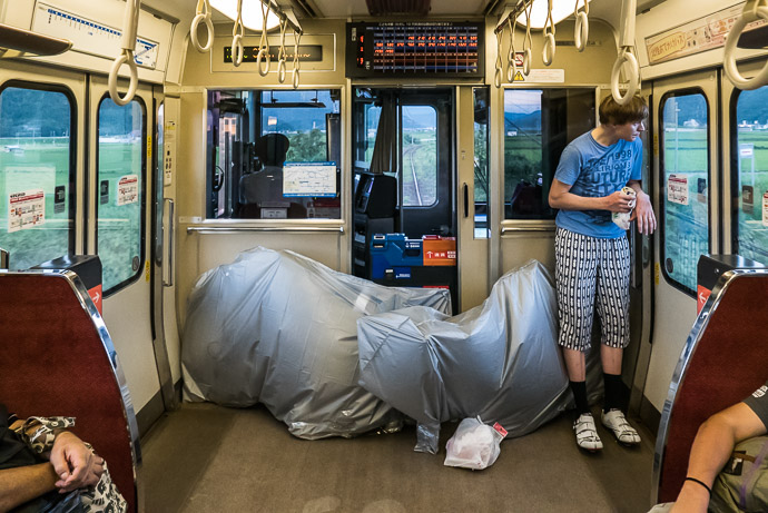 On The Train Back Toward Kyoto 6:59 pm -- Obama, Fukui, Japan -- Copyright 2015 Jeffrey Friedl, http://regex.info/blog/