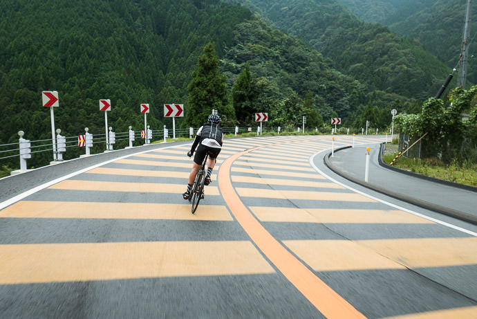 Epic Curves taken while cycling at 38 kph (24 mph) -- Otsu, Shiga, Japan -- Copyright 2015 Jeffrey Friedl, http://regex.info/blog/