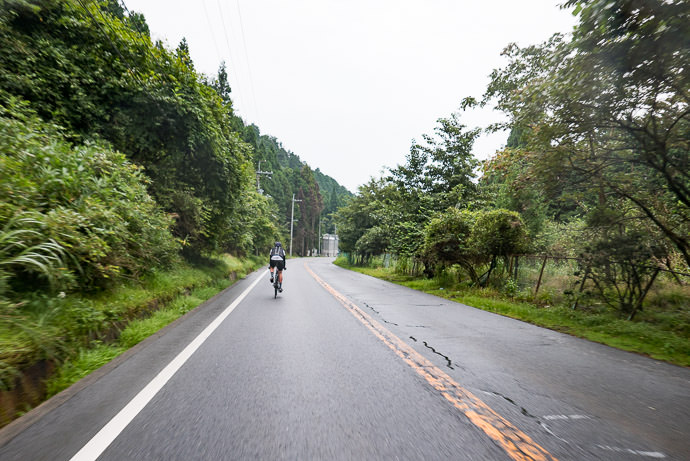 Fast Straightaway taken while moving at 61 kph (38 mph) -- Otsu, Shiga, Japan -- Copyright 2015 Jeffrey Friedl, http://regex.info/blog/