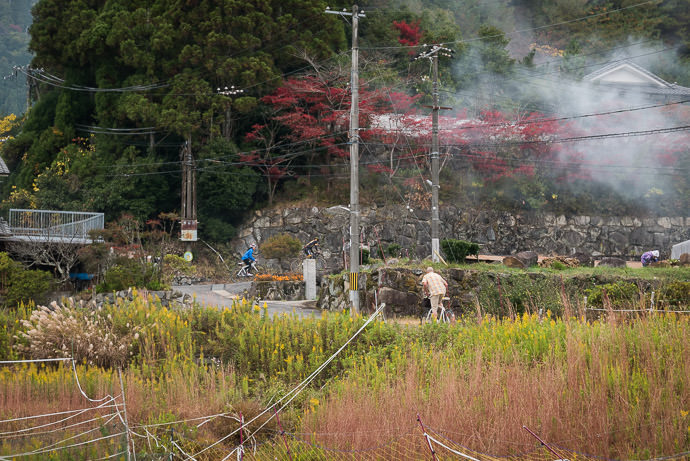 Village Detour we popped up to the top of a short hill overlooking a village -- Kyoto, Japan -- Copyright 2015 Jeffrey Friedl, http://regex.info/blog/