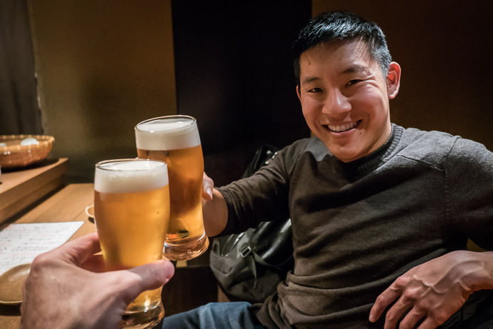 Cheers Carlin Eng opens the Strava Kyoto office for a few hours at Uroko (鱗), Kyoto Japan -- Uroko (鱗) -- Copyright 2015 Jeffrey Friedl, http://regex.info/blog/
