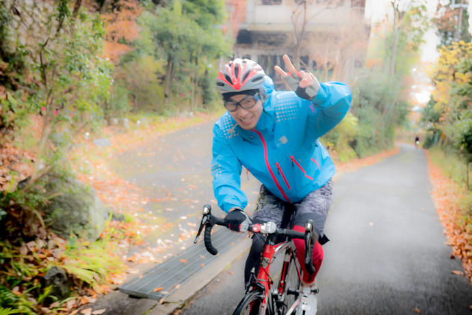 Kentaro Kataoka out of focus and &#8220; artsy &#8221; , but doing some real cycling -- Kyoto, Japan -- Copyright 2015 Jeffrey Friedl, http://regex.info/blog/