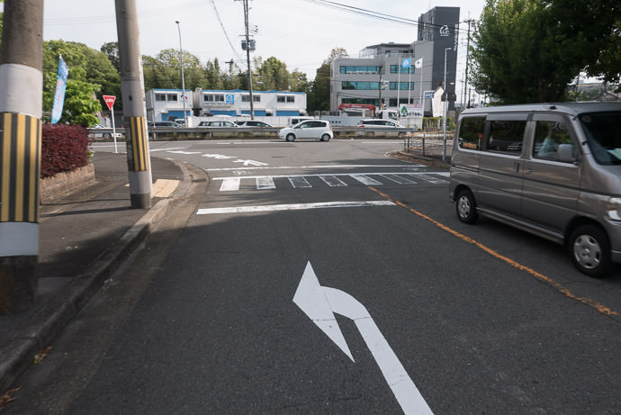 A Bit Tricky Here ここから横断歩道で向こうの右方向へ -- Kyoto, Japan -- Copyright 2016 Jeffrey Friedl, http://regex.info/blog/ -- This photo is licensed to the public under the Creative Commons Attribution-NonCommercial 4.0 International License http://creativecommons.org/licenses/by-nc/4.0/ (non-commercial use is freely allowed if proper attribution is given, including a link back to this page on http://regex.info/ when used online)