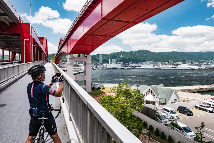 Heading Back onto the Mainland -- Kobe Bridge (神戸大橋) -- Kobe, Hyogo, Japan -- Copyright 2016 Jeffrey Friedl, http://regex.info/blog/