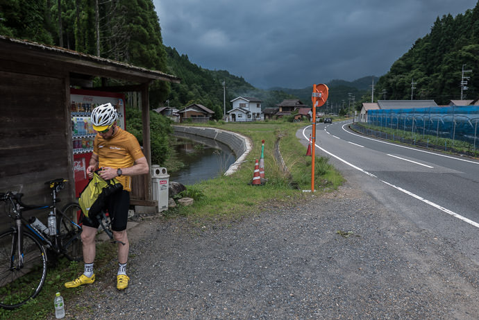 Brooding Sky About to Engulf Us and we're still 40km from home -- Kyoto, Japan -- Copyright 2016 Jeffrey Friedl, http://regex.info/blog/