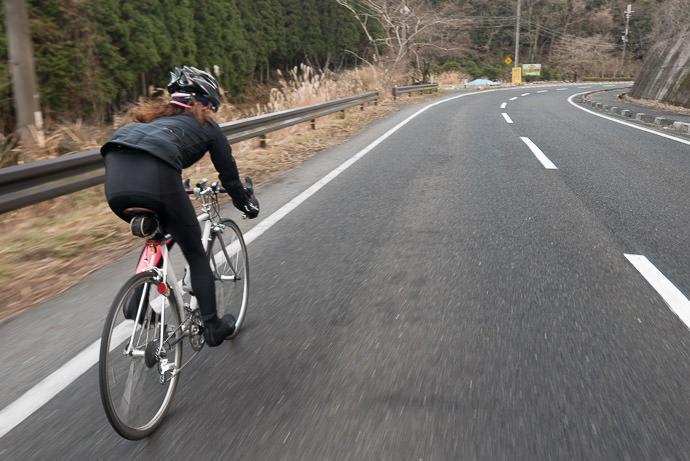 Downhill taken while cycling at 39 kph (24 mph) -- Koka, Shiga, Japan -- Copyright 2016 Jeffrey Friedl, http://regex.info/blog/