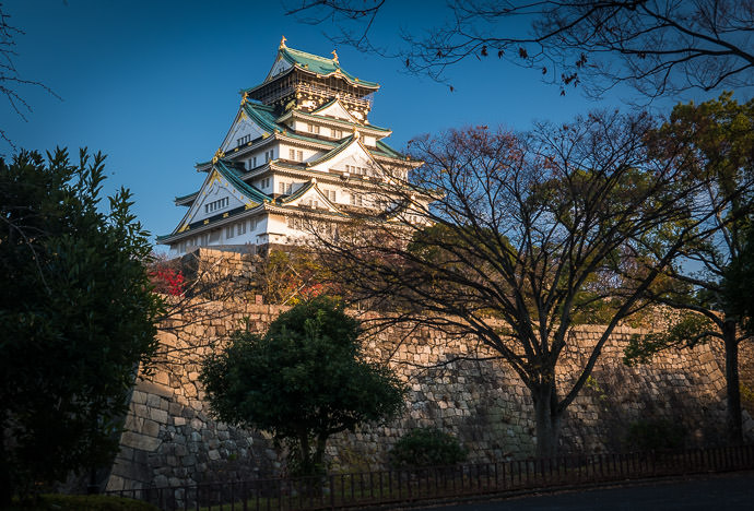 Again With the Nicer Camera sans self -- Osaka Castle (大阪城) -- Osaka, Japan -- Copyright 2016 Jeffrey Friedl, http://regex.info/blog/ -- This photo is licensed to the public under the Creative Commons Attribution-NonCommercial 4.0 International License http://creativecommons.org/licenses/by-nc/4.0/ (non-commercial use is freely allowed if proper attribution is given, including a link back to this page on http://regex.info/ when used online)