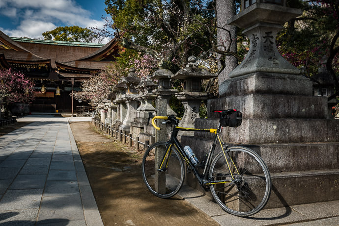 Kitano Tenman-gu Shrine (北野天満宮) -- Kyoto, Japan -- Copyright 2017 Jeffrey Friedl, http://regex.info/blog/ -- This photo is licensed to the public under the Creative Commons Attribution-NonCommercial 4.0 International License http://creativecommons.org/licenses/by-nc/4.0/ (non-commercial use is freely allowed if proper attribution is given, including a link back to this page on http://regex.info/ when used online)
