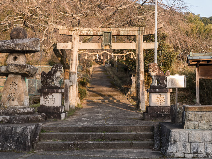 Roadside Entrance to a shrine that should be spectacular when cherry-blossom season hits in a week or two -- Toyono-gun -- Toyono-gun, Osaka, Japan -- Copyright 2017 Jeffrey Friedl, http://regex.info/blog/