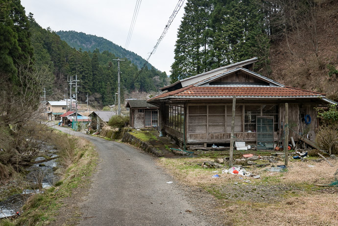 Abandoned House -- Kyoto, Japan -- Copyright 2017 Jeffrey Friedl, http://regex.info/blog/