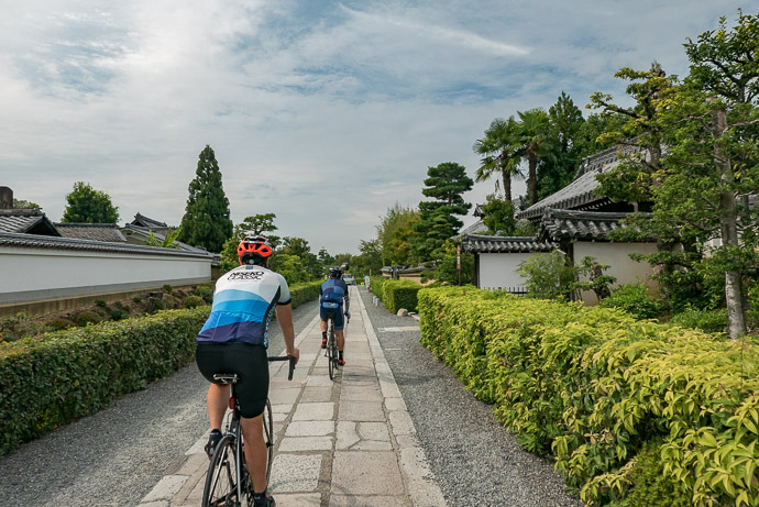 Side Loop through the Myoushinji Temple Complex (妙心寺) -- Myoushinji Temple Complex (妙心寺) -- Kyoto, Japan -- Copyright 2017 Jeffrey Friedl, http://regex.info/blog/