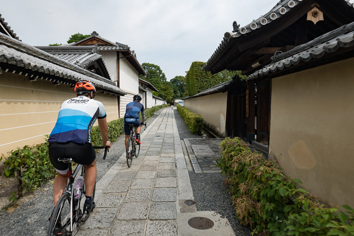 Minor Little Lane -- Myoushinji Temple Complex (妙心寺) -- Kyoto, Japan -- Copyright 2017 Jeffrey Friedl, http://regex.info/blog/