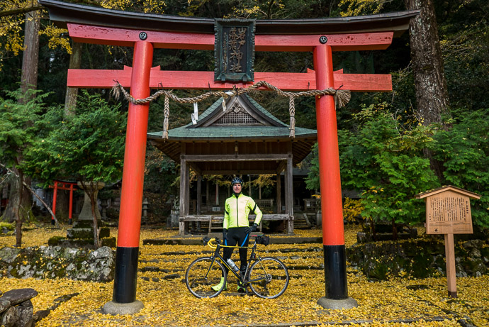 Iwato Ochiba Shrine (岩戸落葉神社) -- Kyoto, Japan -- Copyright 2017 Jeffrey Friedl, http://regex.info/blog/