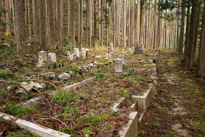 Isolated Graveyard -- Kyoto, Japan -- Copyright 2017 Jeffrey Friedl, http://regex.info/blog/ -- This photo is licensed to the public under the Creative Commons Attribution-NonCommercial 4.0 International License http://creativecommons.org/licenses/by-nc/4.0/ (non-commercial use is freely allowed if proper attribution is given, including a link back to this page on http://regex.info/ when used online)