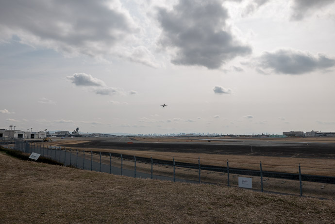Pretty Far Away upon takeoff they're quite high before they get this far -- Itami Airport (伊丹空港) -- Itami, Hyogo, Japan -- Copyright 2018 Jeffrey Friedl, http://regex.info/blog/ -- This photo is licensed to the public under the Creative Commons Attribution-NonCommercial 4.0 International License http://creativecommons.org/licenses/by-nc/4.0/ (non-commercial use is freely allowed if proper attribution is given, including a link back to this page on http://regex.info/ when used online)