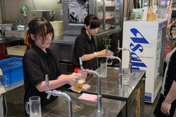 Free-Flowing Asahi beers on tap, 200 〜 400 per night  --  Hotel Avanshell Kyoto  --  Kyoto, Japan  --  Copyright 2012 Jeffrey Friedl, http://regex.info/blog/