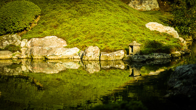 Lake  --  Shoren'in Temple (青蓮院)  --  Kyoto, Japan  --  Copyright 2012 Jeffrey Friedl, http://regex.info/blog/  --  This photo is licensed to the public under the Creative Commons Attribution-NonCommercial 3.0 Unported License http://creativecommons.org/licenses/by-nc/3.0/ (non-commercial use is freely allowed if proper attribution is given, including a link back to this page on http://regex.info/ when used online)