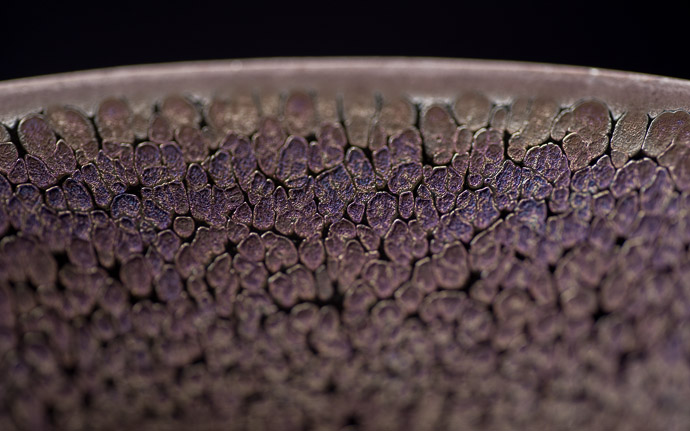 desktop background image of pottery by Koji Kamata (鎌田幸二)  --  Ever So Slightly Purple  --  Kamada workshop （鎌田幸二の作業場)  --  Kyoto, Japan  --  Copyright 2012 Jeffrey Friedl, http://regex.info/blog/