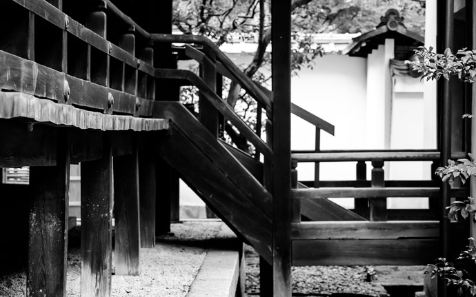 desktop background image of the stairs connecting two levels at the Myouhouin Temple (妙法院), Kyoto Japan  --  Connecting Levels  --  Myouhouin Temple (妙法院)  --  Copyright 2012 Jeffrey Friedl, http://regex.info/blog/  --  This photo is licensed to the public under the Creative Commons Attribution-NonCommercial 3.0 Unported License http://creativecommons.org/licenses/by-nc/3.0/ (non-commercial use is freely allowed if proper attribution is given, including a link back to this page on http://regex.info/ when used online)