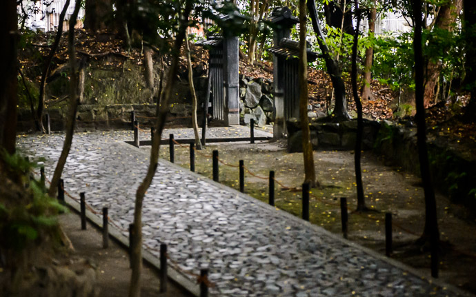 desktop background image of the entrance path at the Honen -- Path onto the Property eventually leading to the main gate -- Honen'in Temple (法然院) -- Kyoto, Japan -- Copyright 2012 Jeffrey Friedl, http://regex.info/blog/ -- This photo is licensed to the public under the Creative Commons Attribution-NonCommercial 3.0 Unported License http://creativecommons.org/licenses/by-nc/3.0/ (non-commercial use is freely allowed if proper attribution is given, including a link back to this page on http://regex.info/ when used online)